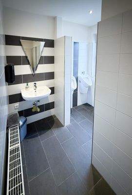 Modernisierte Sanitärbereiche in gepflegtem Zustand
