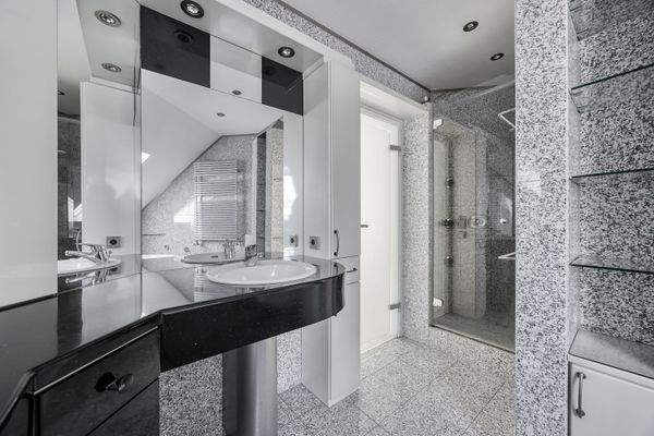 Tageslichtbad mit Dusche