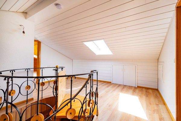 Wohnung 2: Treppenaufstieg