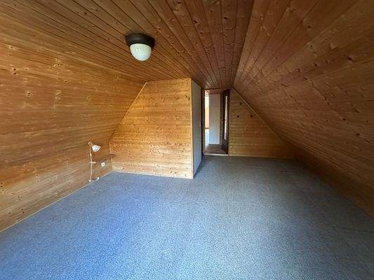 Schlafzimmer zwei im Dachgeschoss mit Badezimmer