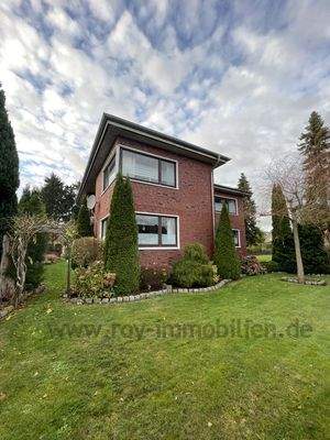 Seitenansicht mit Teil des Gartens