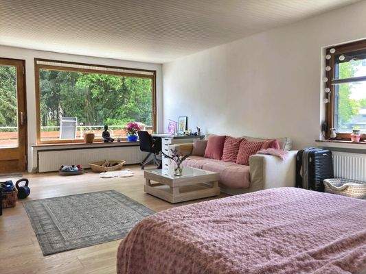 eines der schönen Zimmer mit Zugang zum Balkon