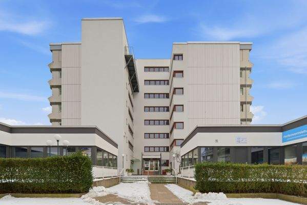 Außenaufnahme des Eingangsbereiches