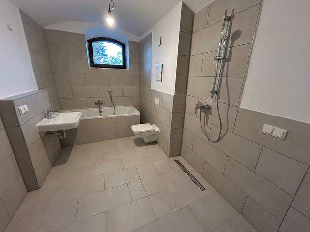 Exklusive 3- Zimmer Wohnung mit EBK,Balkon u. SP zu vermieten! - Photo 3