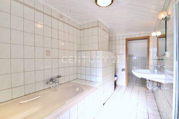 Bad - Ansicht vom Fenster aus