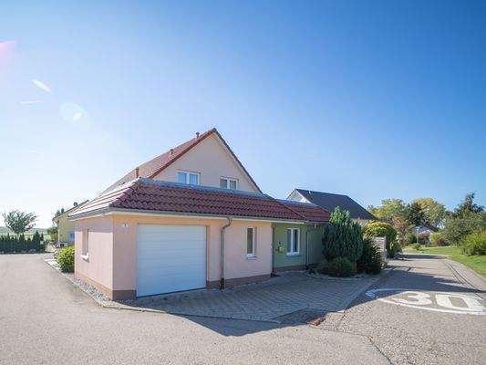 Seitenansicht mit Ferienwohnung