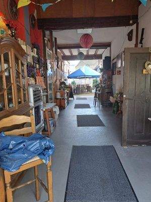 Blick Durchgang Scheune zum Hof