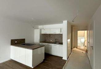 10 Küche und Eingang.JPG