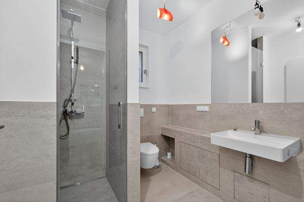 Duschbad im Gartengeschoss