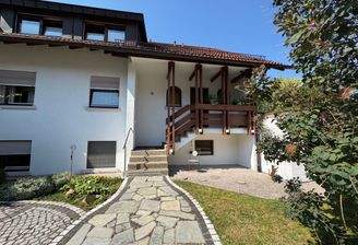 SP vor Haus li Seite.jpg