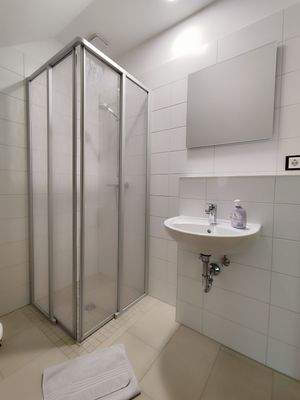 Bad im Pensionszimmer