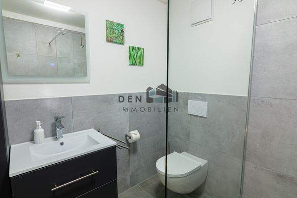 Bathroom IV
