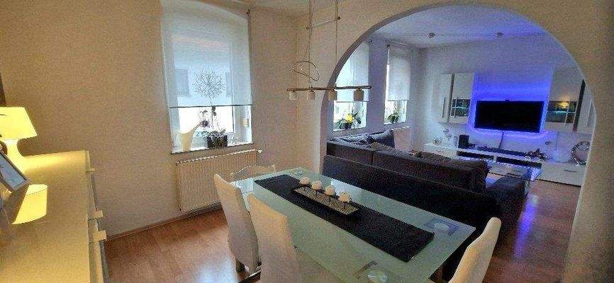 Esszimmer und Wohnzimmer