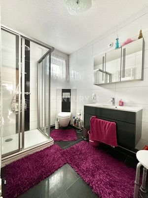 Badezimmer mit Dusche