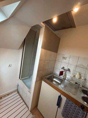 Dusche und Singleküche im DG