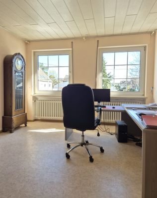 Büro 1.jpg