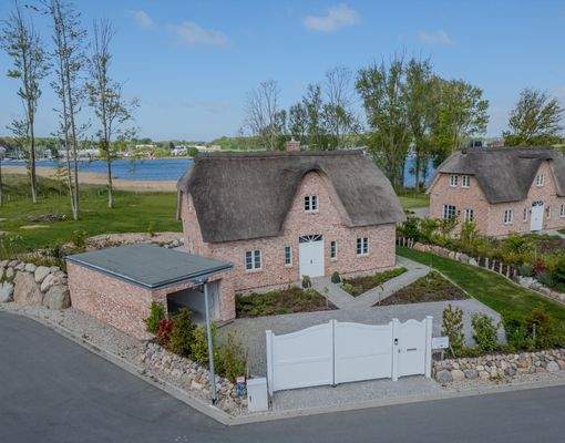 Hausansicht von der Privatstraße