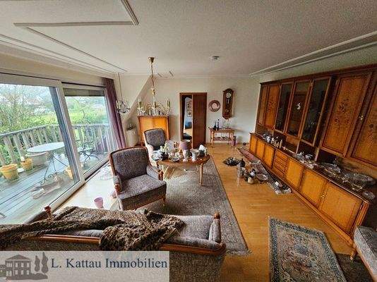 mit Zugang zum Balkon