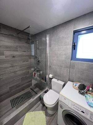 Kreta, Heraklion: Teilrenovierte Wohnung im Stadtteil Mastampas zu verkaufen