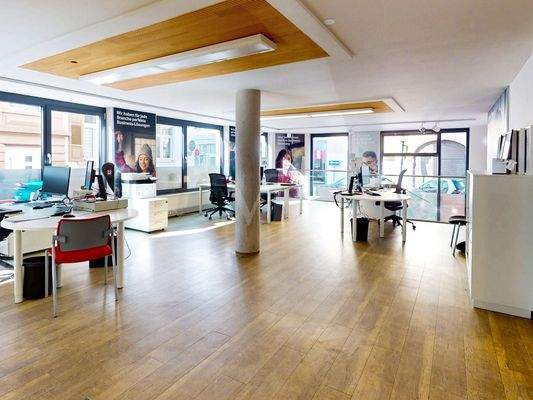 Viele Fensterfronten