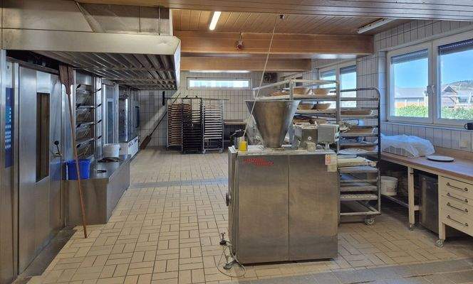 Backstube Back-und Gäröfen sowie Vorbereitungsbere