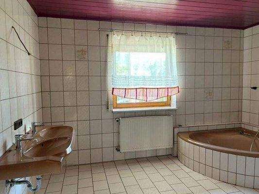 .. großes Badezimmer !