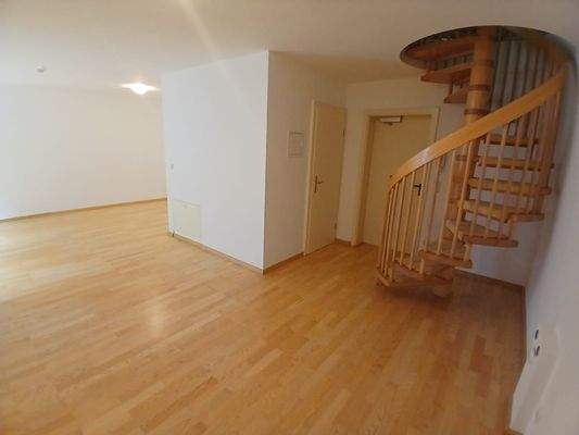 GROSSER HOBBY- ODER WOHNRAUM UNTEN