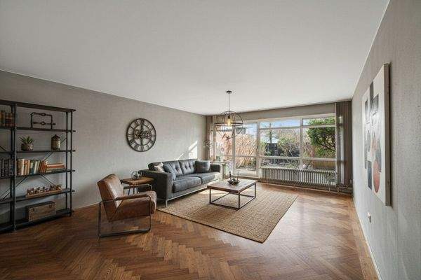 Wohnzimmer mit KI eingerichtet