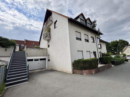 Haus Eingangsseite u. TG-Zufahrt