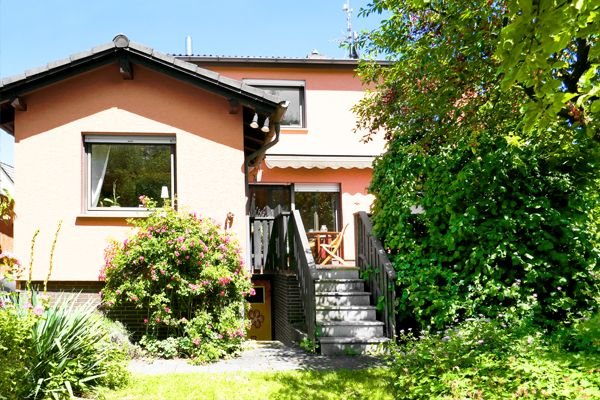 Gudensberg-Stadt….  sofort freies, freistehendes Einfamilienhaus  mit wunderschönem Garten!