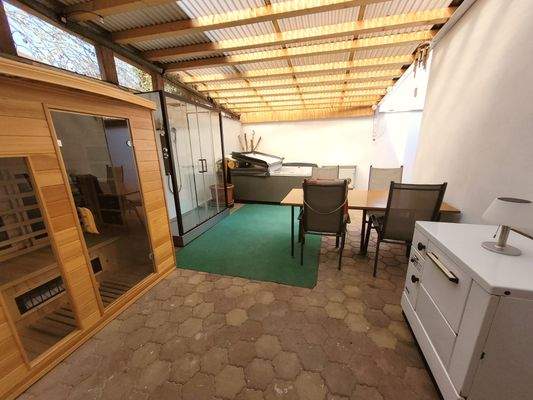 Wellnessbereich im Hof