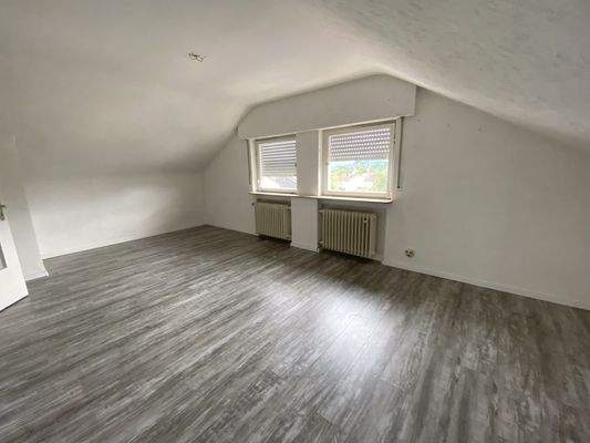 Wohn- oder Schlafzimmer DG