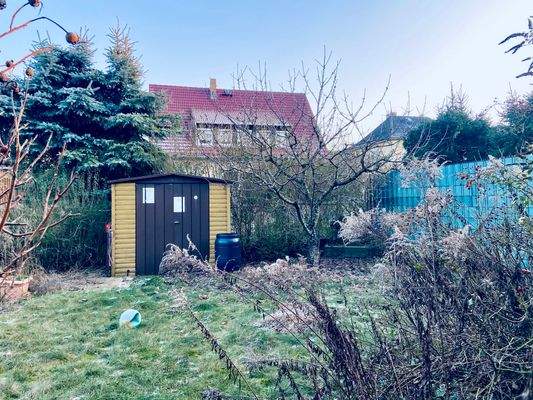 Kleiner Schuppen im Garten