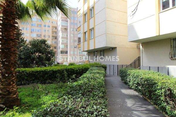 Luxe Flat with Car Parking Area in Complex in Istanbul Maltepe