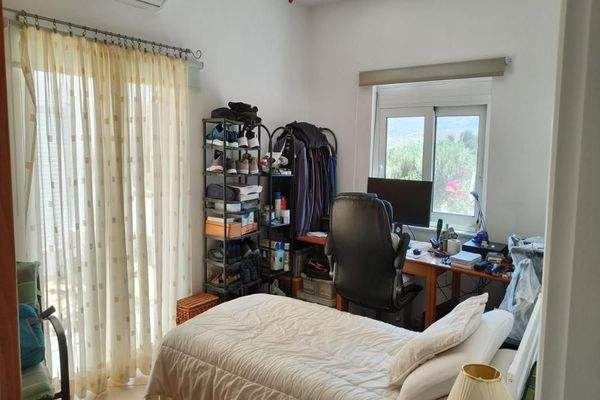 Kreta, Kalamitsi Amigdali: Charmantes kretisches Haus mit privatem Olivenhain und Bergblick zu verkaufen