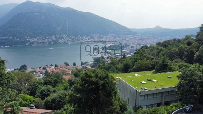 Haus mit beeindruckendem Blick auf die Stadt Como und den Comersee - Lombardei