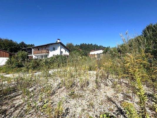 sonniges Baugrundstück