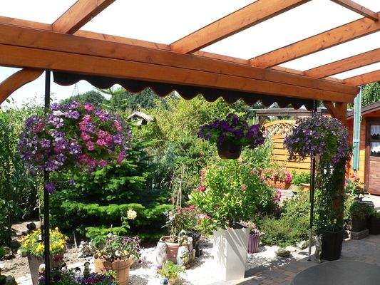 überdachte Terrasse Sommer