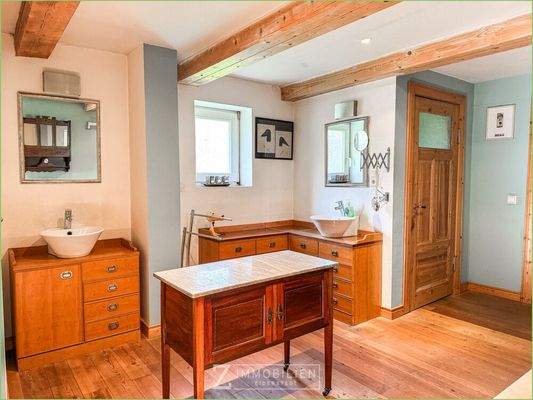 Großzügiges Badezimmer