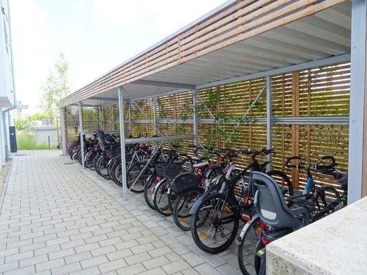 Fahrradabstellraum vor dem Haus