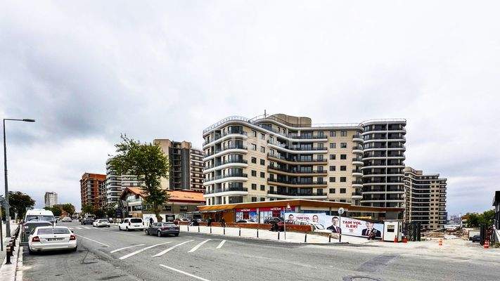 Spacious Properties in a Comprehensive Complex in Istanbul