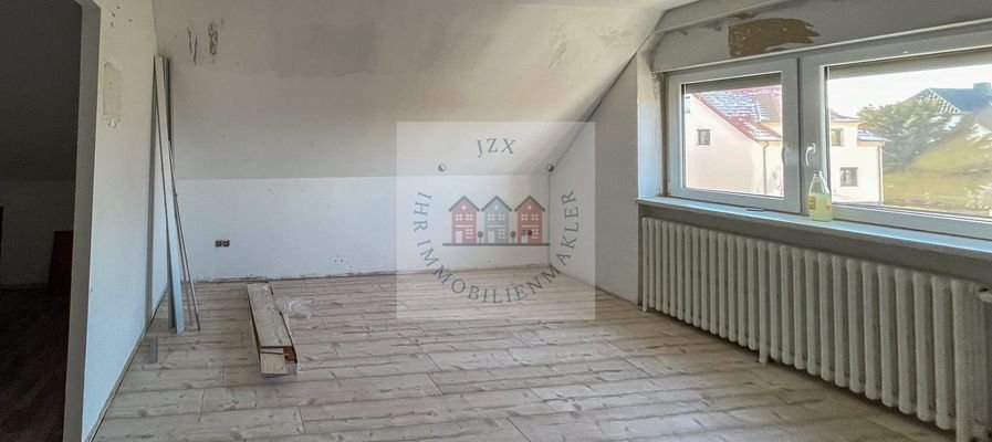 Schlafzimmer mit begehbarem Schrankbereich - OG