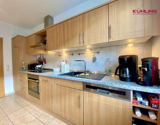 voll ausgestattete Einbauküche