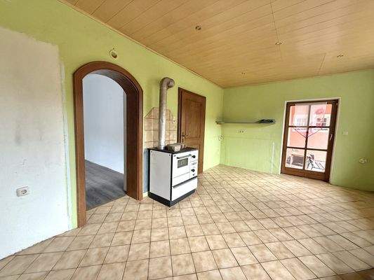 Küche mit Essbereich und Gartenzugang