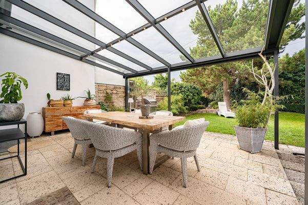 überdachte Terrasse