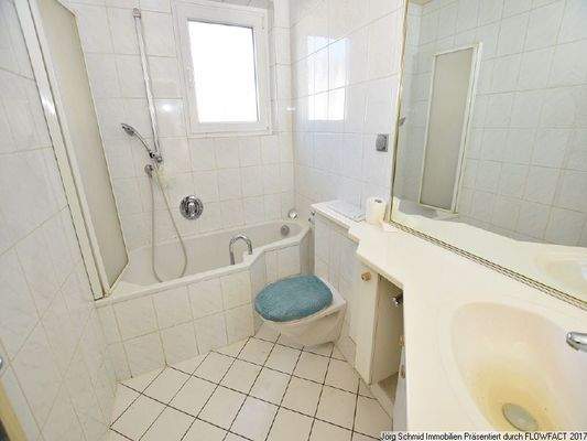 Badezimmer, zeitlos gefliest