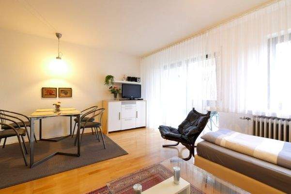 103 Wohnzimmer TV (1 von 1)