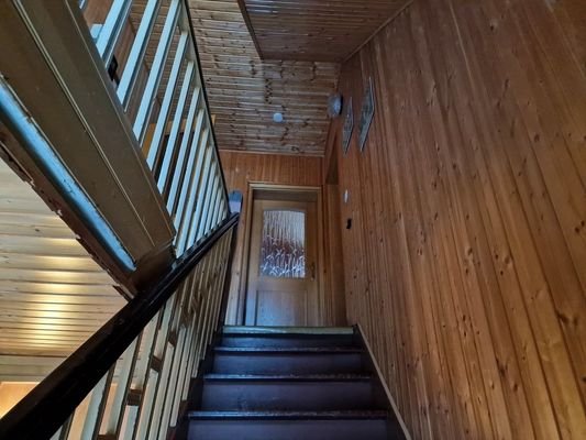 Treppenaufgang z. ausgebauten DG/ Einliegerwohnung