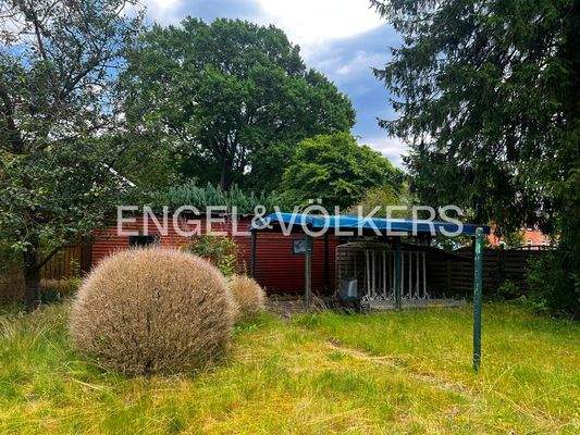 Carport mit Schuppen