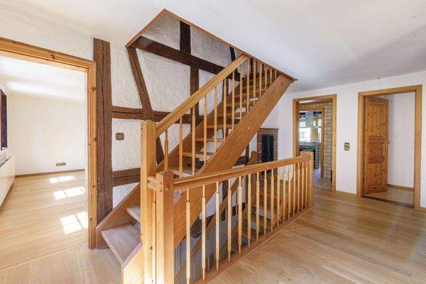 Treppe ins Obergeschoss